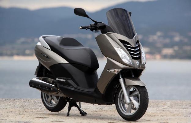 More accessible, nimble and easy to take in hands that the scooters of the GT category, Peugeot Citystar 125i is a scooter GT medium which today is proposed in a version with the many equipment.