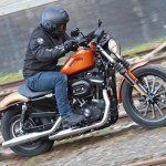Comparative motorcycles Harley Davidson Iron 883 ABS vs Yamaha XV950R: Heavy metal or pop rock?