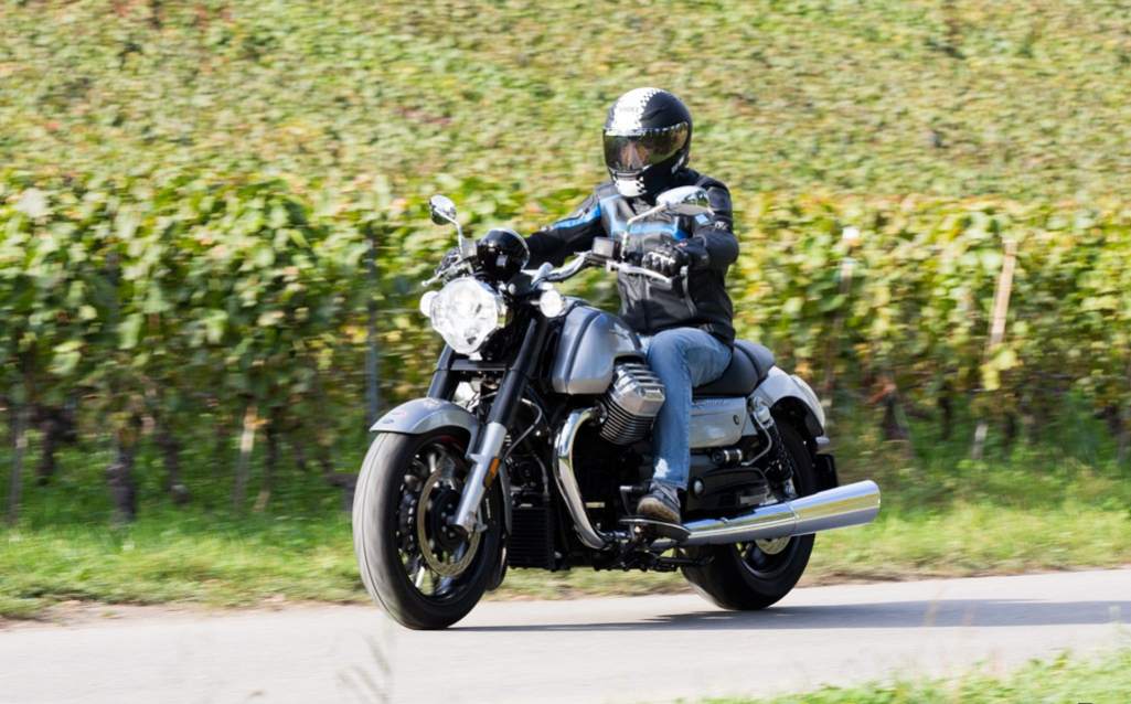Moto Guzzi California 1400 test Custom drive