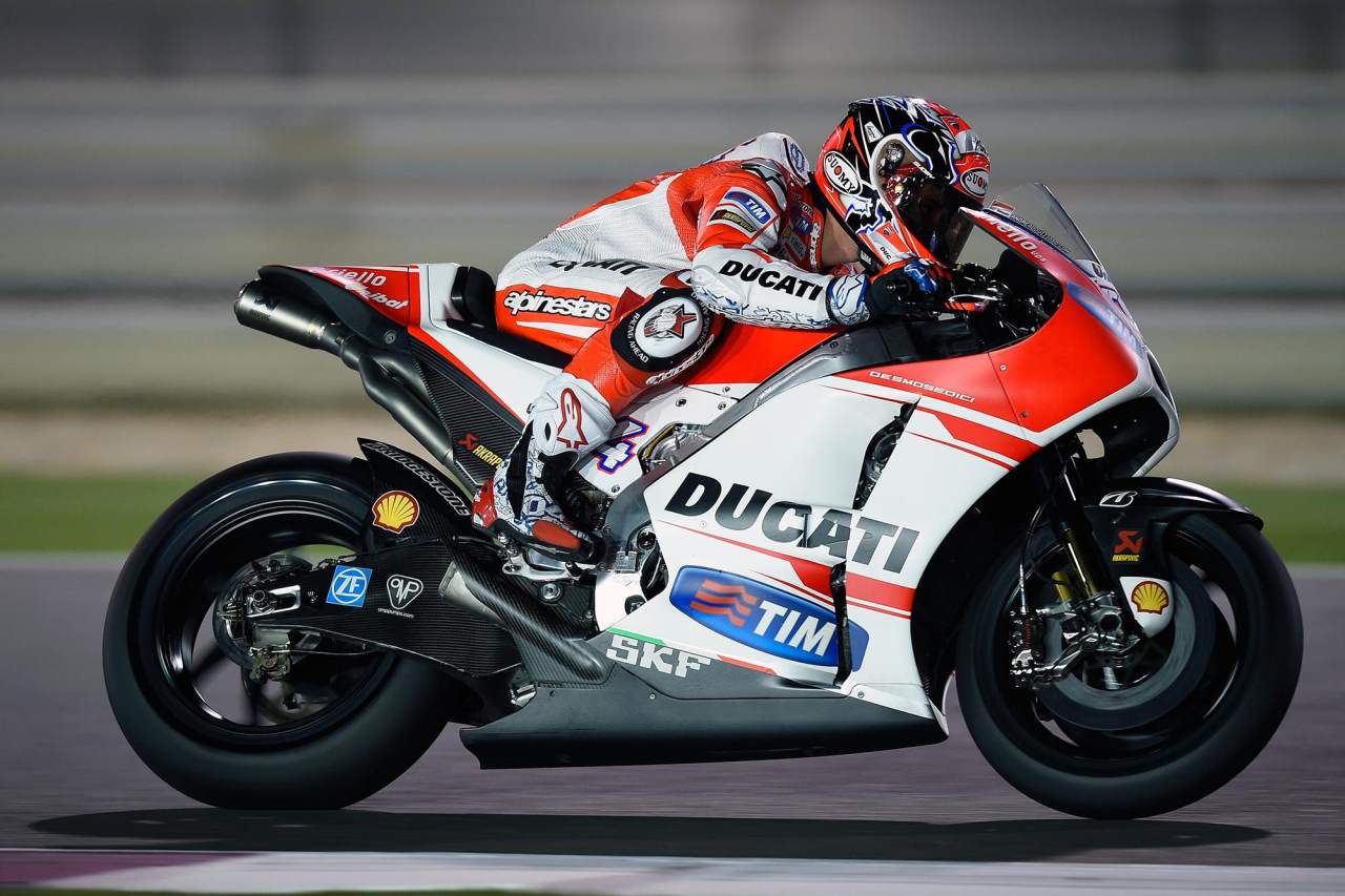MotoGP Qatar qualifying Pole for Dovizioso 2015