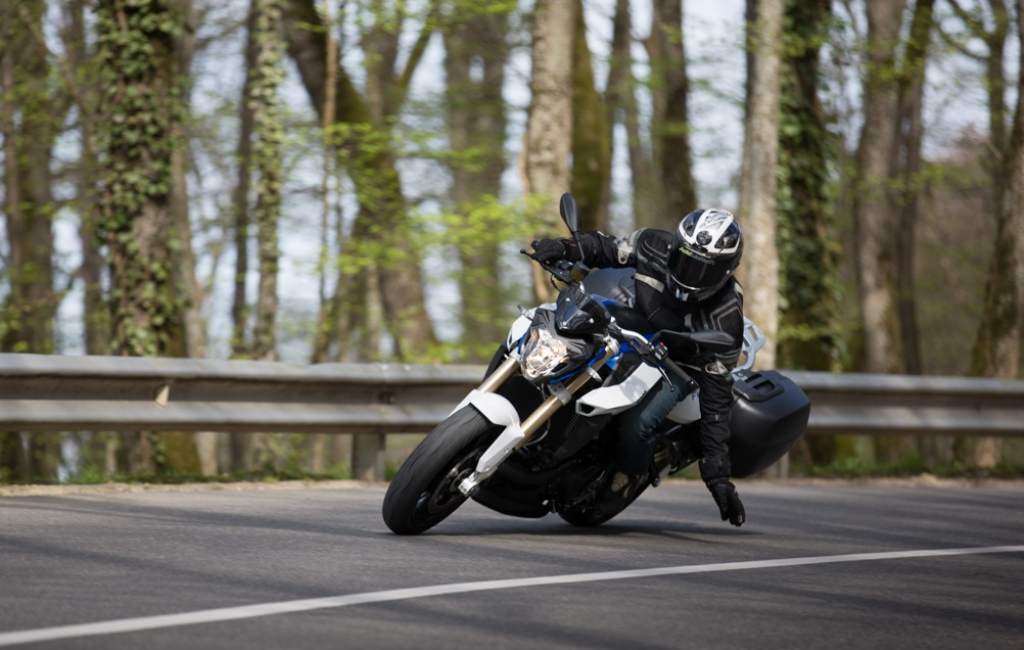 2015 BMW F800R Little Sports Roadster Review