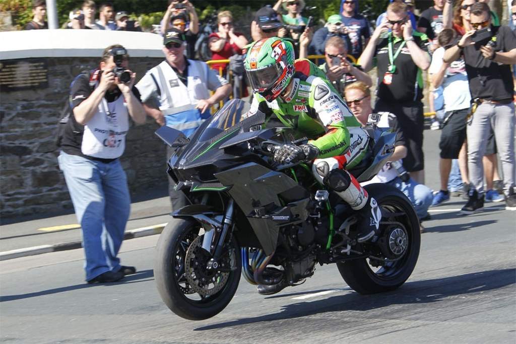 Kawasaki Ninja H2R to 331 km/h by James Hillier in Sulby