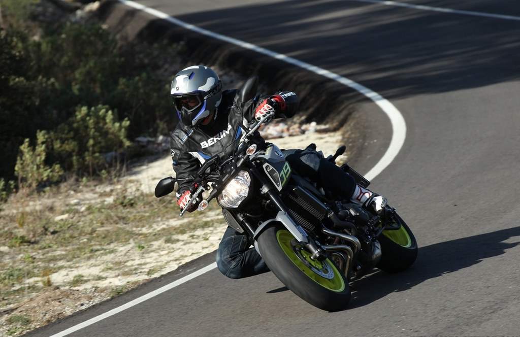 Yamaha MT-9 Future Trial 2016 Test & Reviews